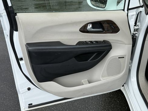 Used 2021 Chrysler Pacifica Limited w/ Premium & Safety Sphere Group AWD/4WD image 25