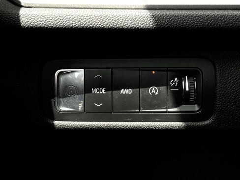 Used 2025 Chevrolet Traverse LT AWD/4WD image 26