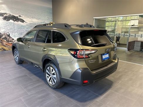 Used 2025 Subaru Outback Premium image 4