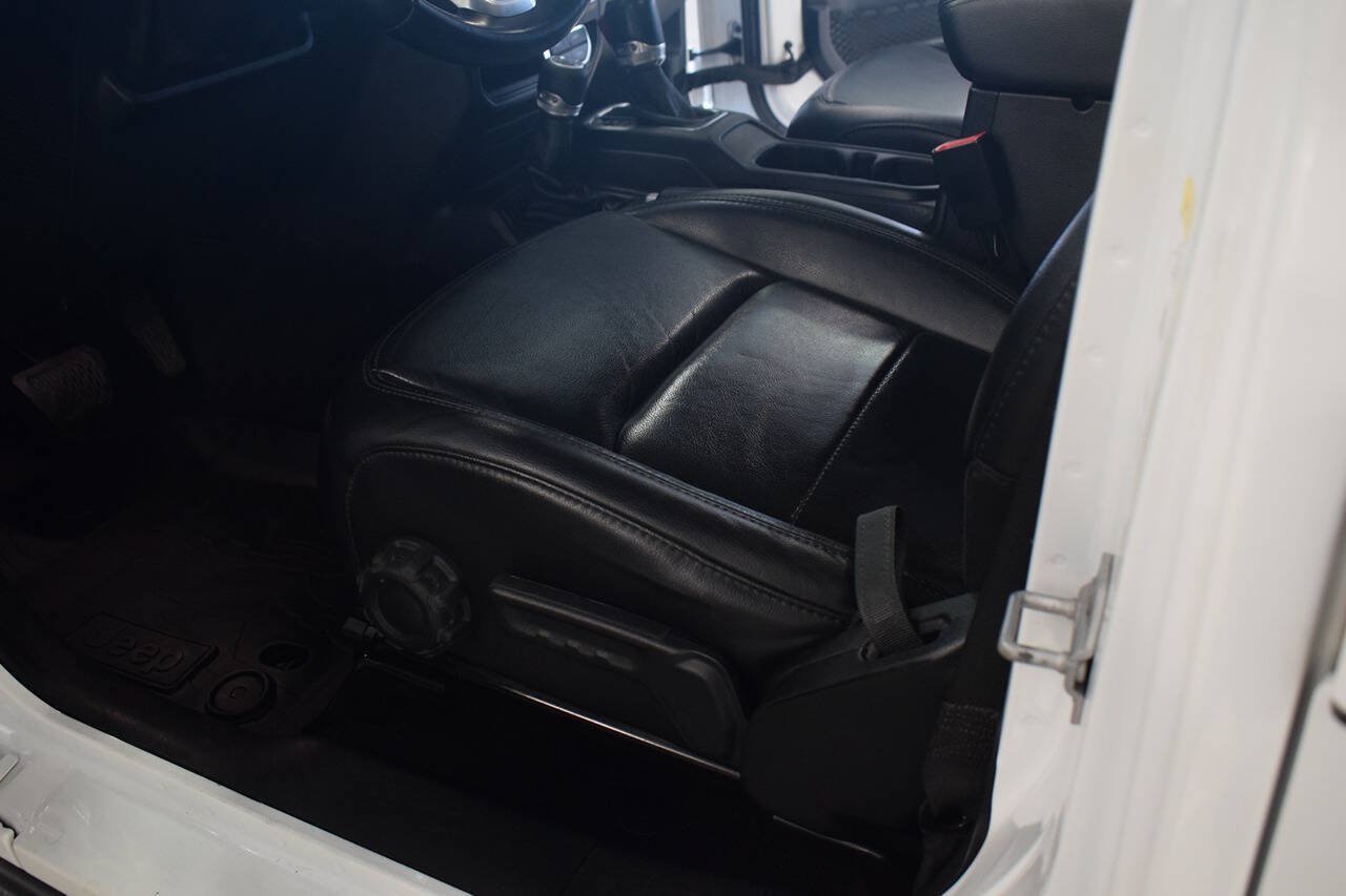 Used 2020 Jeep Wrangler Unlimited Sahara AWD/4WD image 19