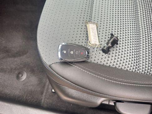 Used 2025 Chevrolet Trax LT w/ LT Convenience Package image 21