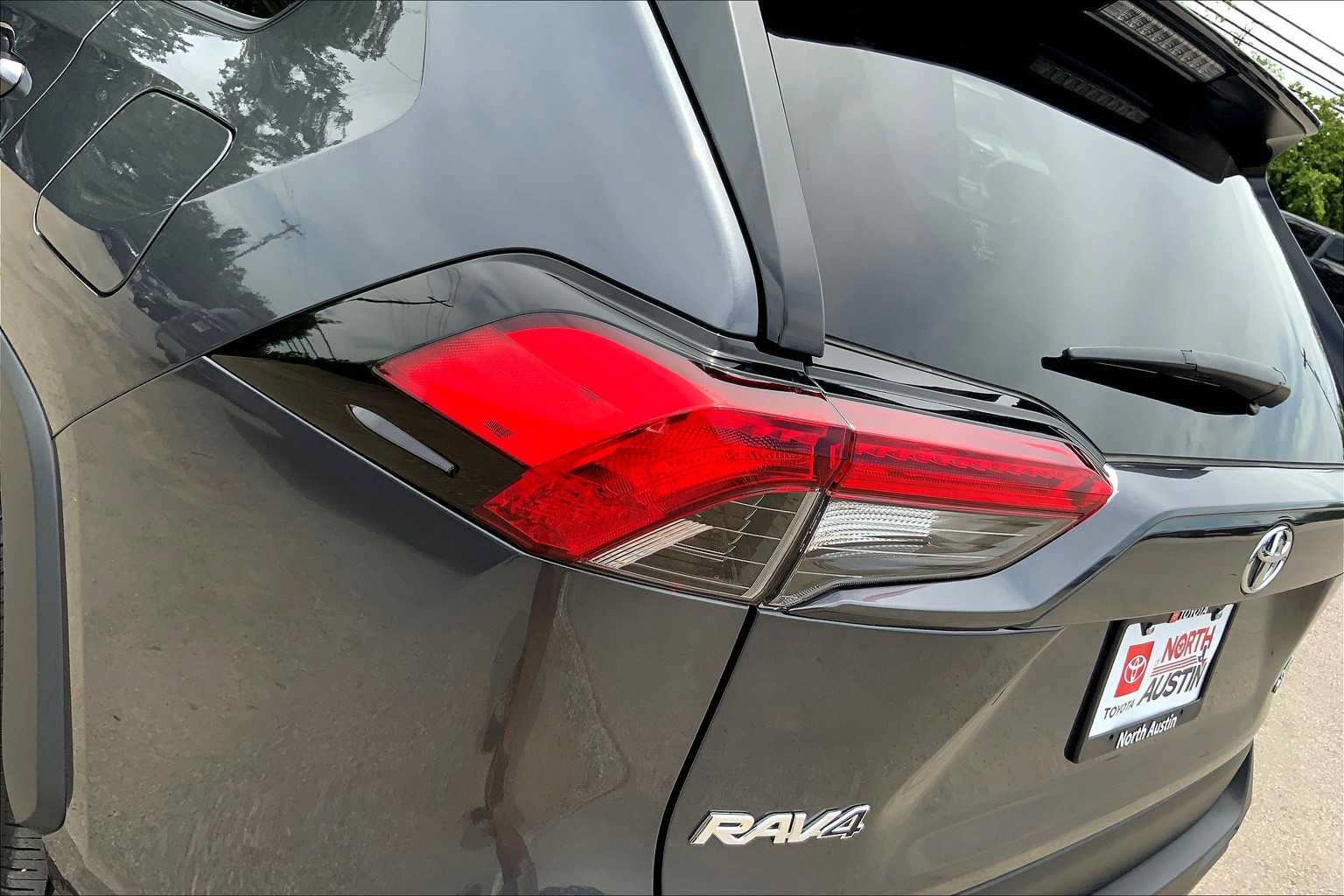 Used 2025 Toyota RAV4 LE AWD/4WD image 28