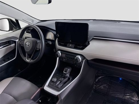 Used 2024 Toyota RAV4 Limited image 29