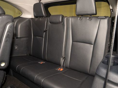 Used 2023 Toyota Highlander XLE image 11