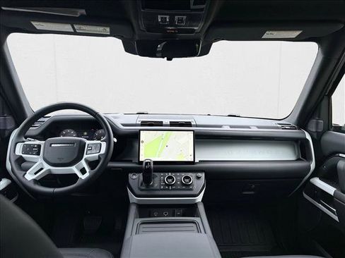 New 2024 Land Rover Defender 110 SE image 19