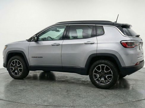 Used 2025 Jeep Compass Trailhawk AWD/4WD image 6