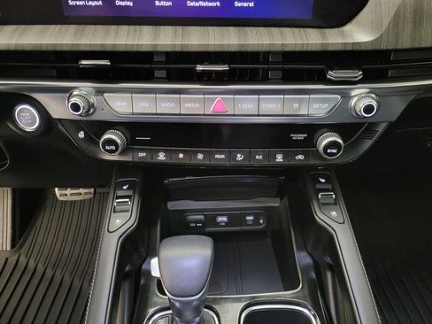 Used 2024 Kia Telluride SX Prestige w/ Towing Package image 39