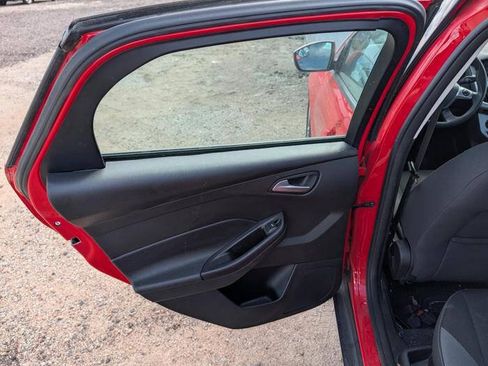 Used 2014 Ford Focus SE w/ SE Winter Package FWD image 24