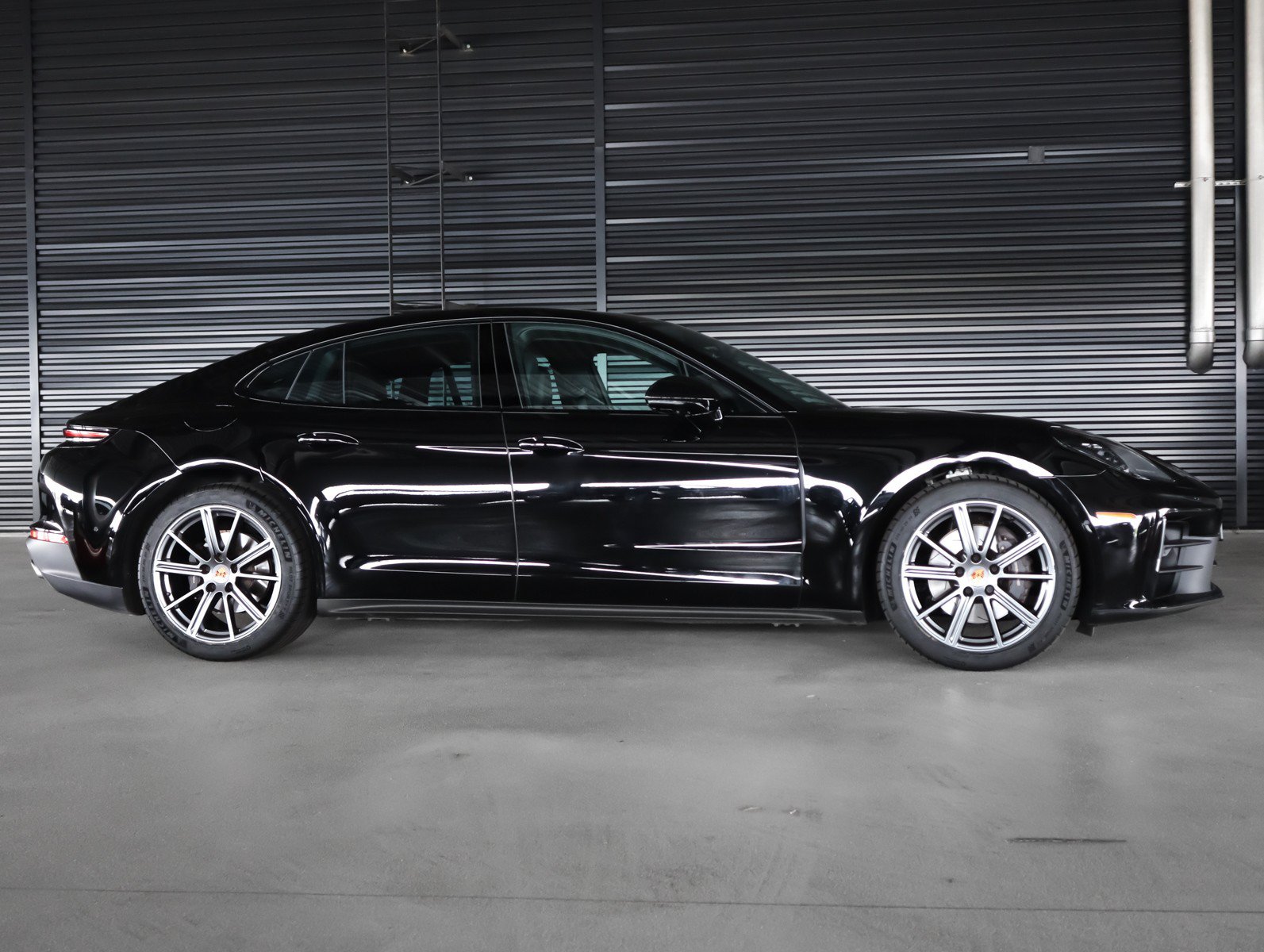 Used 2025 Porsche Panamera RWD image 11