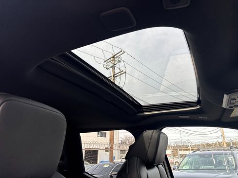 Used 2024 Toyota Tacoma Limited w/ Limited Package (LT) image 17