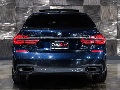 Used 2019 BMW 740i xDrive w/ Executive Package image 12