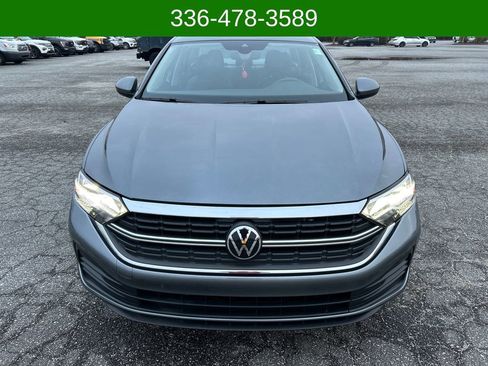 Used 2024 Volkswagen Jetta SE image 8