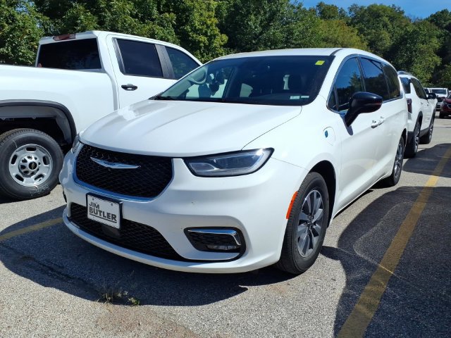 Used 2024 Chrysler Pacifica Limited FWD image 1