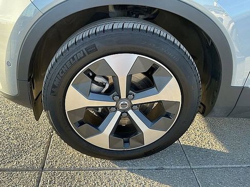 Certified 2025 Volvo XC40 B5 Plus image 13