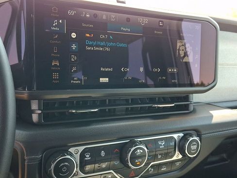 Used 2025 Jeep Wrangler Unlimited Sahara w/ Safety Group AWD/4WD image 24