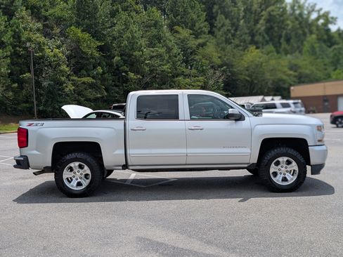 Used 2018 Chevrolet Silverado 1500 LT w/ All Star Edition AWD/4WD image 10