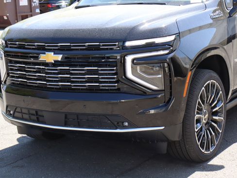 New 2026 Chevrolet Suburban High Country AWD/4WD image 5