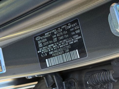 Used 2025 Hyundai Elantra Limited image 30