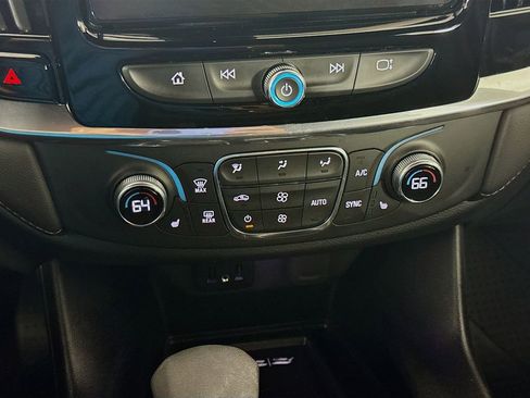 Used 2023 Chevrolet Traverse LT image 16