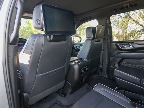 Used 2023 Chevrolet Suburban Premier w/ Advanced Technology Package image 28