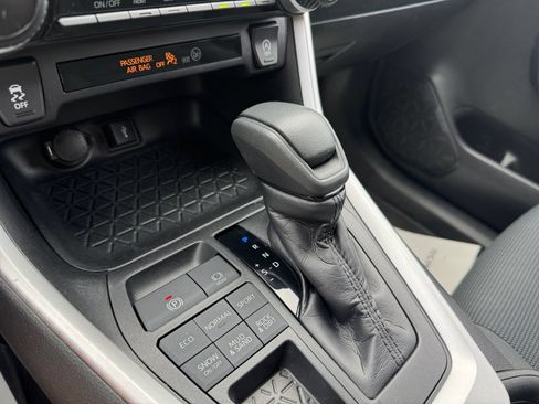 Used 2020 Toyota RAV4 LE w/ All Weather Liner Package AWD/4WD image 6
