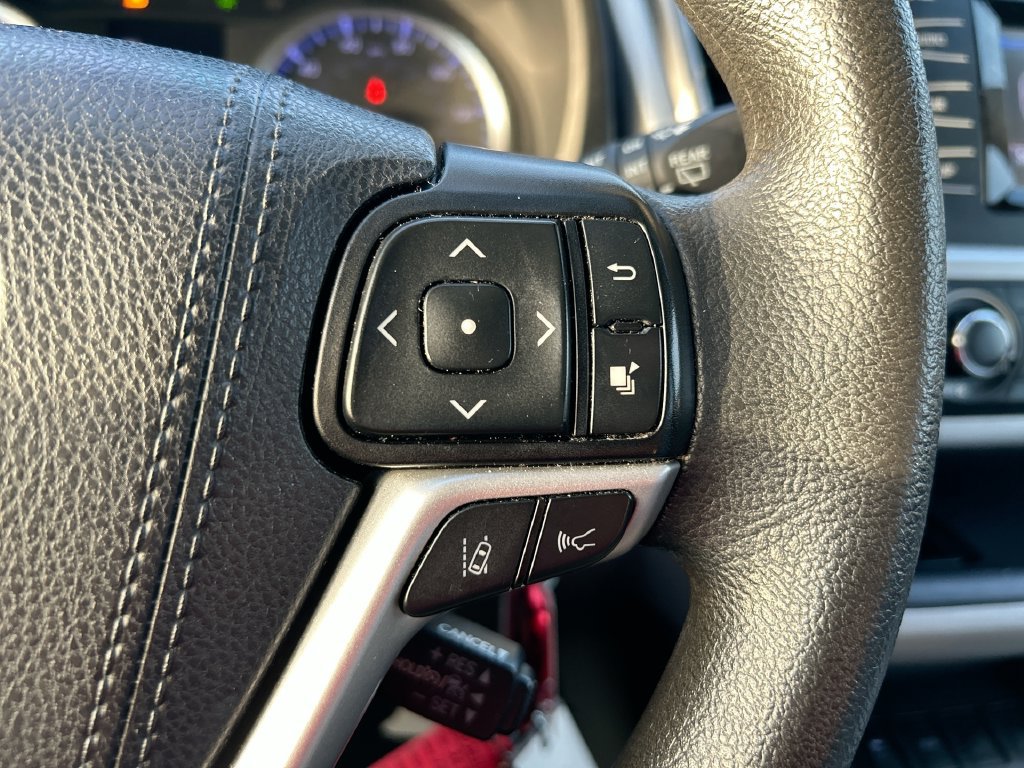 Used 2019 Toyota Highlander LE FWD image 16