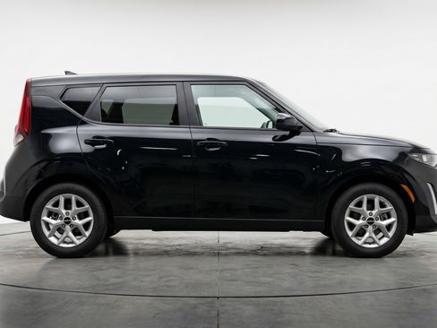 Used 2025 Kia Soul LX w/ LX Technology Package image 11