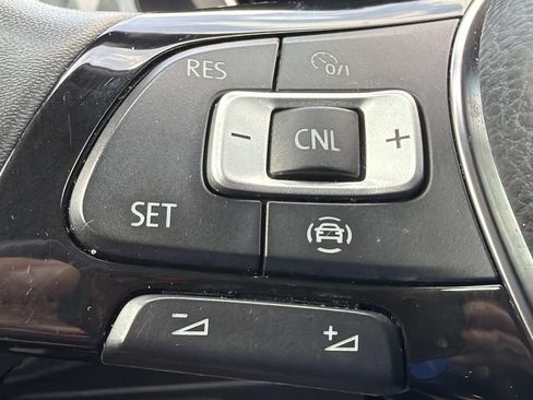Used 2020 Volkswagen Tiguan SE w/ Panoramic Sunroof Package FWD image 18