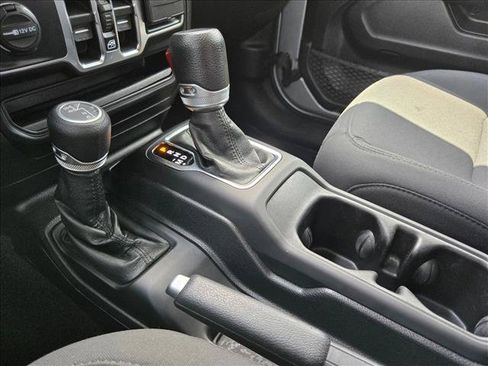 Used 2021 Jeep Gladiator Sport AWD/4WD image 14