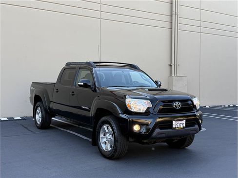 Used 2015 Toyota Tacoma 4x4 Double Cab w/ TRD Sport Package image 2