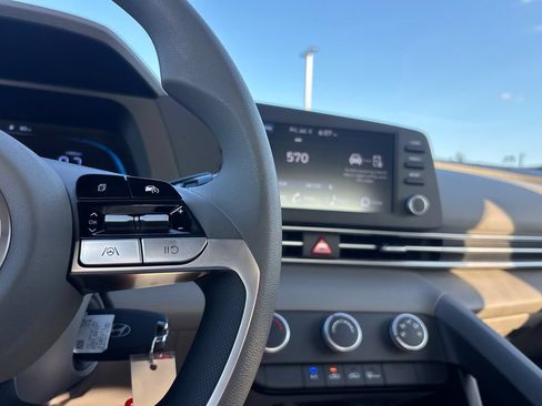New 2026 Hyundai Elantra SE FWD image 15