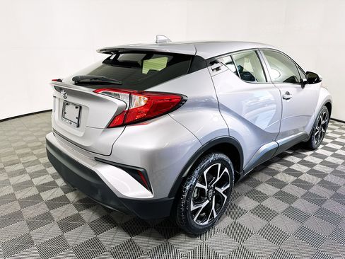 Used 2020 Toyota C-HR XLE FWD image 3