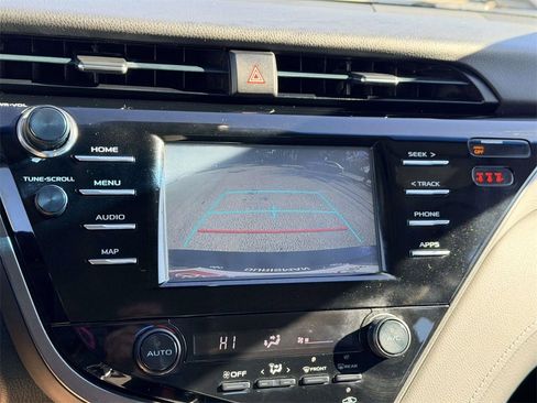 Certified 2019 Toyota Camry SE image 4