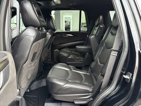 Used 2019 Cadillac Escalade Platinum image 28