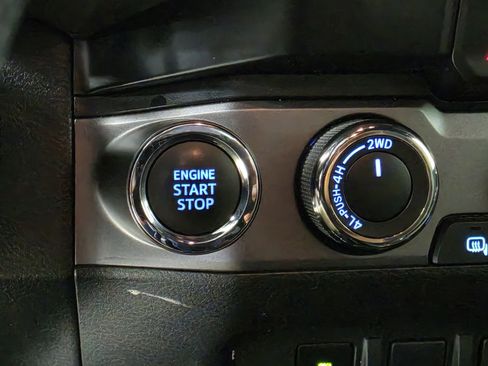 Used 2023 Toyota Tacoma TRD Off-Road w/ Technology Package AWD/4WD image 28