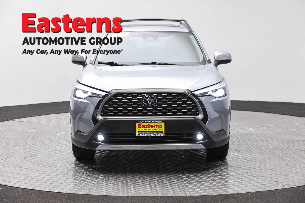Used 2023 Toyota Corolla Cross XLE AWD/4WD image 3