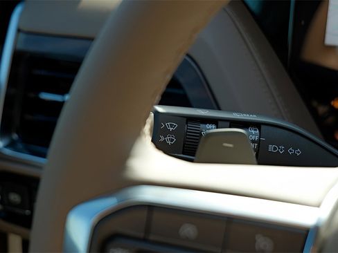 New 2026 GMC Yukon Denali w/ Sun & Power Step Package image 17