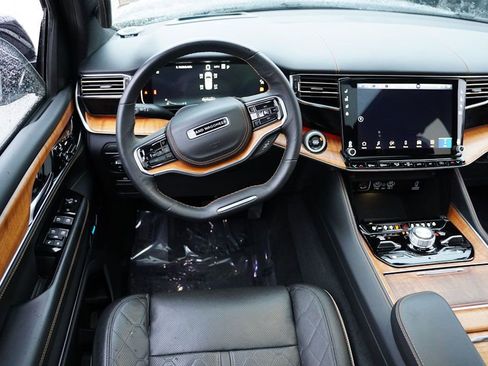 Used 2024 Jeep Grand Wagoneer Series III image 23