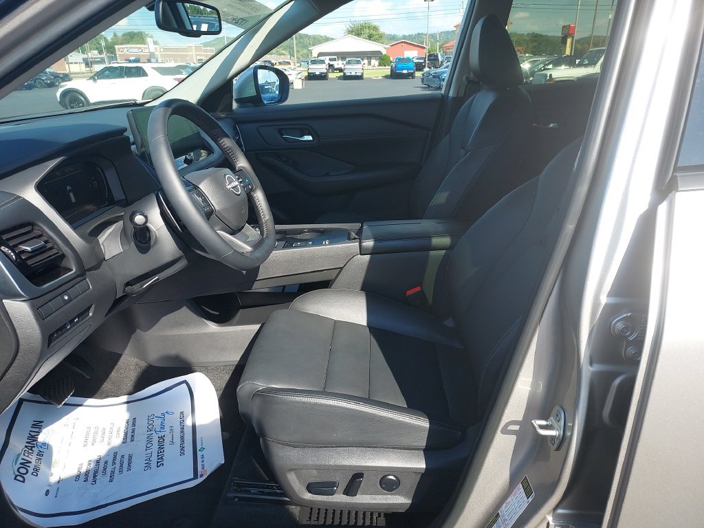 Certified 2025 Nissan Rogue SL FWD image 13