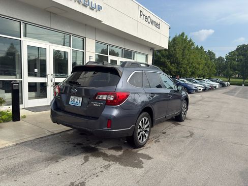 Used 2017 Subaru Outback 2.5i Limited AWD/4WD image 3