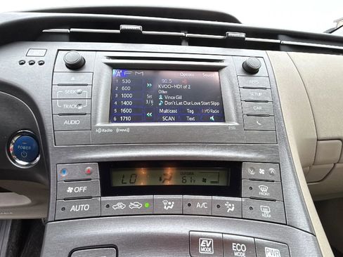 Used 2012 Toyota Prius Three image 11