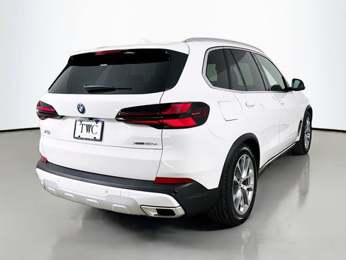 New 2026 BMW X5 xDrive50e w/ Premium Package AWD/4WD image 5