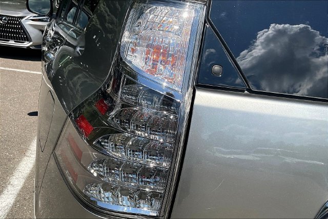 Used 2023 Lexus GX 460 Premium w/ Premium Package AWD/4WD image 23