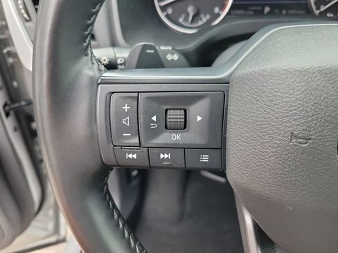Used 2025 Nissan Rogue SV FWD image 19