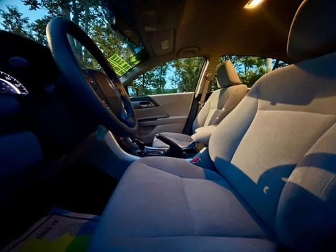 Used 2013 Honda Accord LX image 10