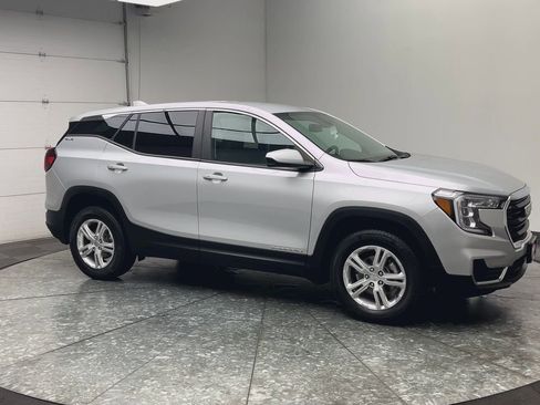 Used 2022 GMC Terrain SLE w/ LPO, Floor Liner Package image 35