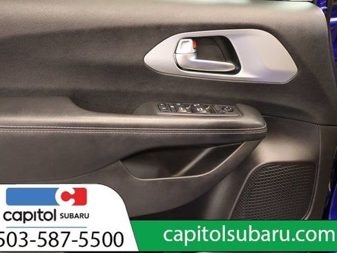 Used 2019 Chrysler Pacifica Touring Plus w/ S Appearance Package FWD image 9