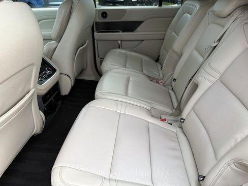 Used 2021 Lincoln Navigator 2WD image 13