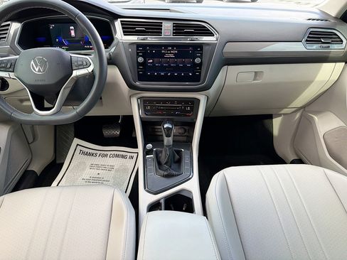 Used 2023 Volkswagen Tiguan SE FWD image 17