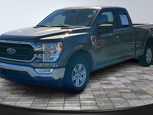 Used 2022 Ford F150 XLT w/ Trailer Tow Package RWD image 2